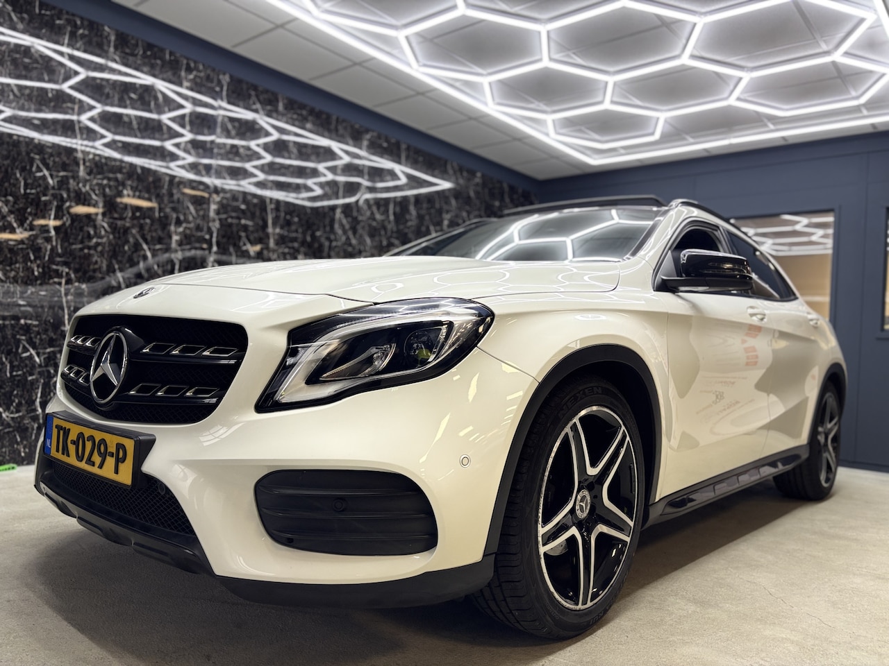 Mercedes-Benz GLA-Klasse - 180 Business Solution AMG /PANORAMA - AutoWereld.nl