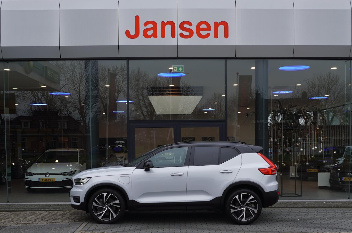 Volvo XC40 - 1.5 T5 Recharge R-Design | Navi | CarPlay | LED | DAB | Harman/Kardon | 20" - AutoWereld.nl