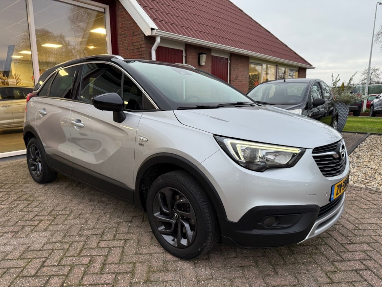 Opel Crossland X - 1.2 T. 120 JAAR EDITION 110 PK  HOGE INSTAP en HOGE ZIT! - AutoWereld.nl