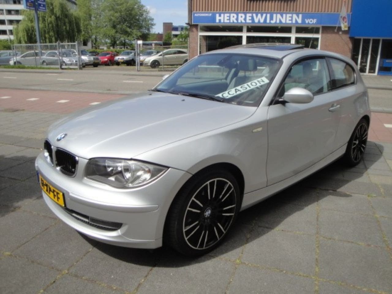 BMW 1-serie - 118i 2.0 (105KW/143PK) 3-Drs. met o.a. Sunroof en 18 inch LM-velg - AutoWereld.nl