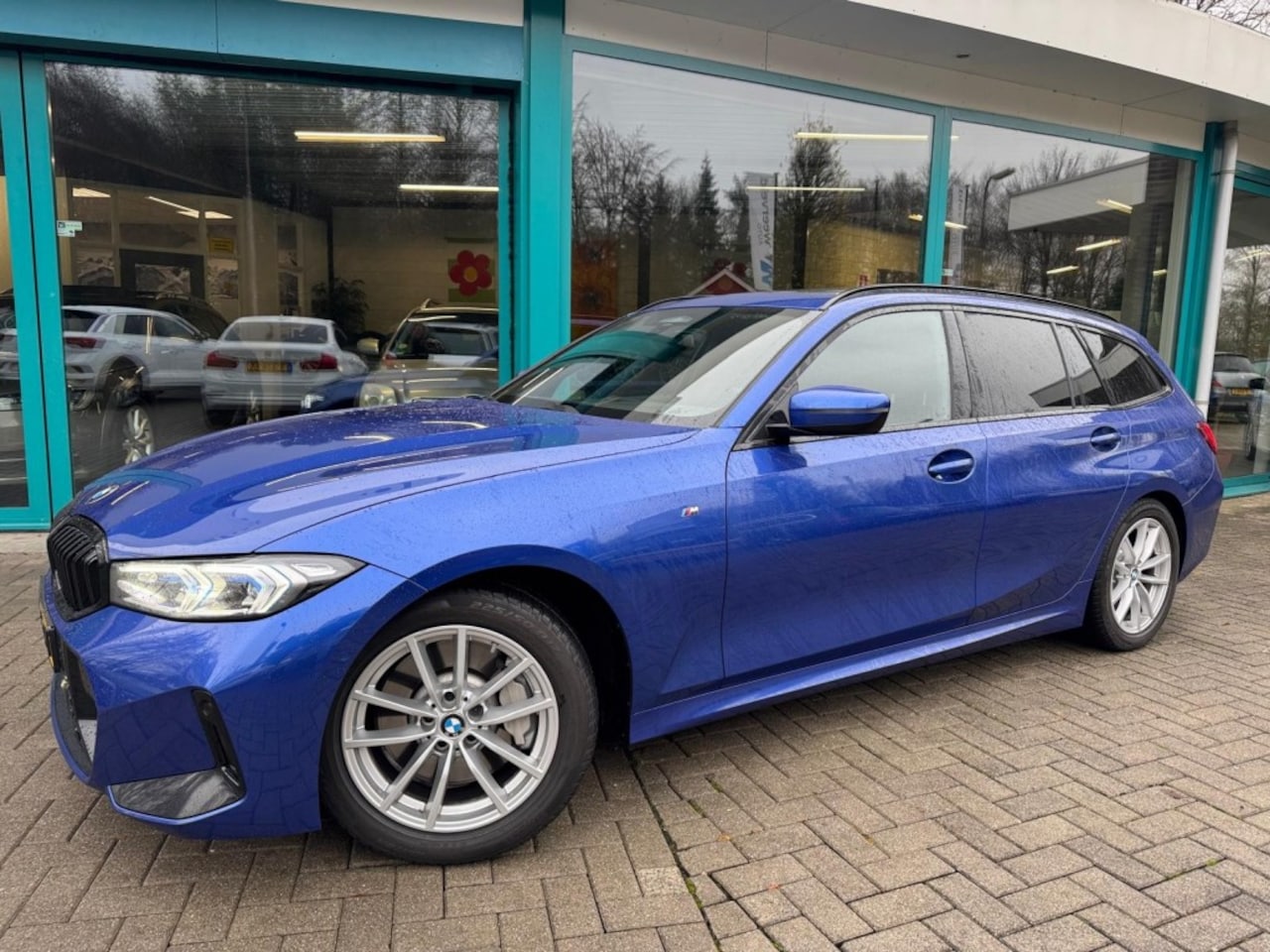 BMW 3-serie - 330 D M SPORT 286pk M- Pakket Curved Display, Portimao Blauw - AutoWereld.nl