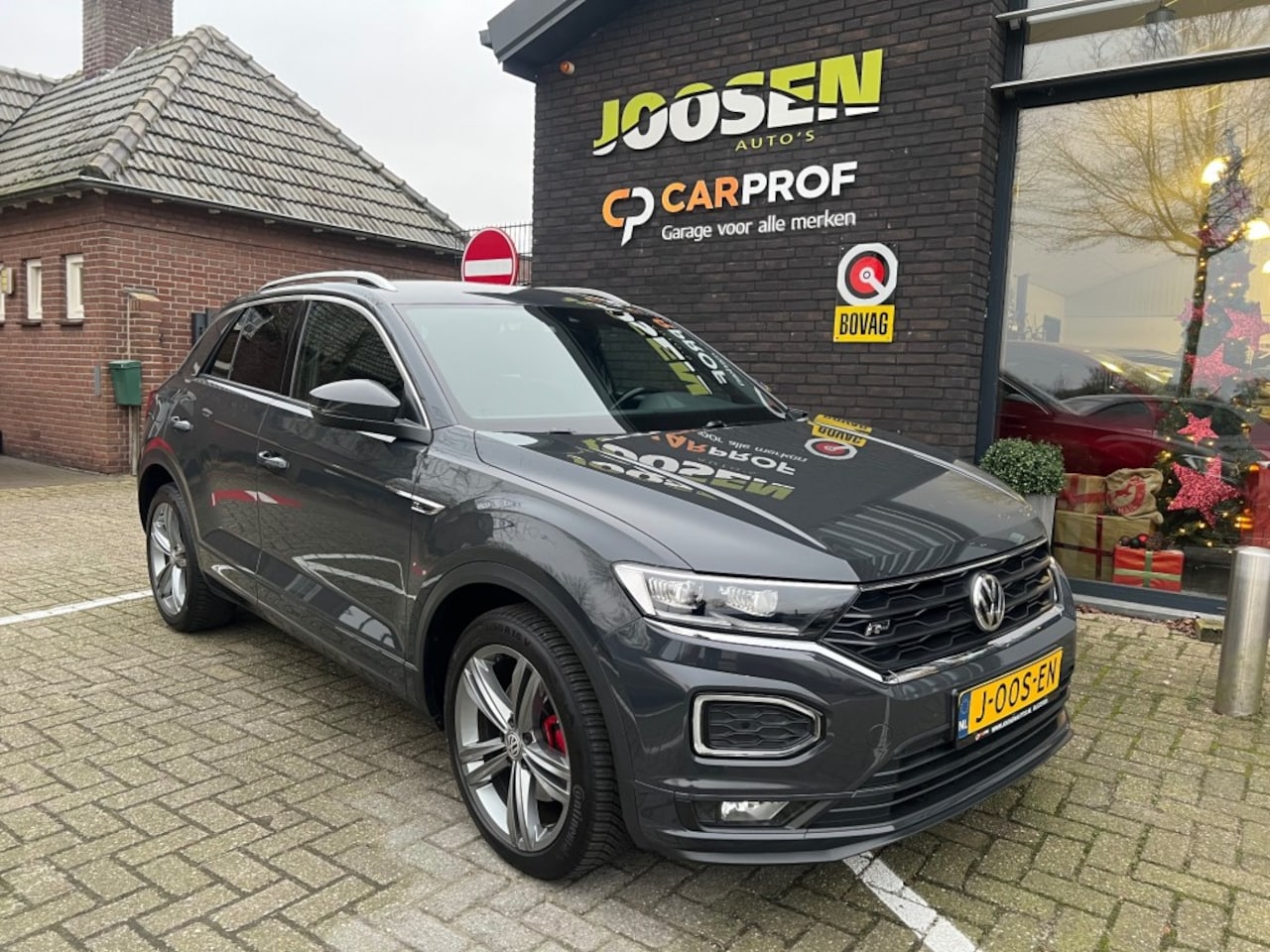 Volkswagen T-Roc - 1.5 TSI SPORT BNSR 2x r line - AutoWereld.nl