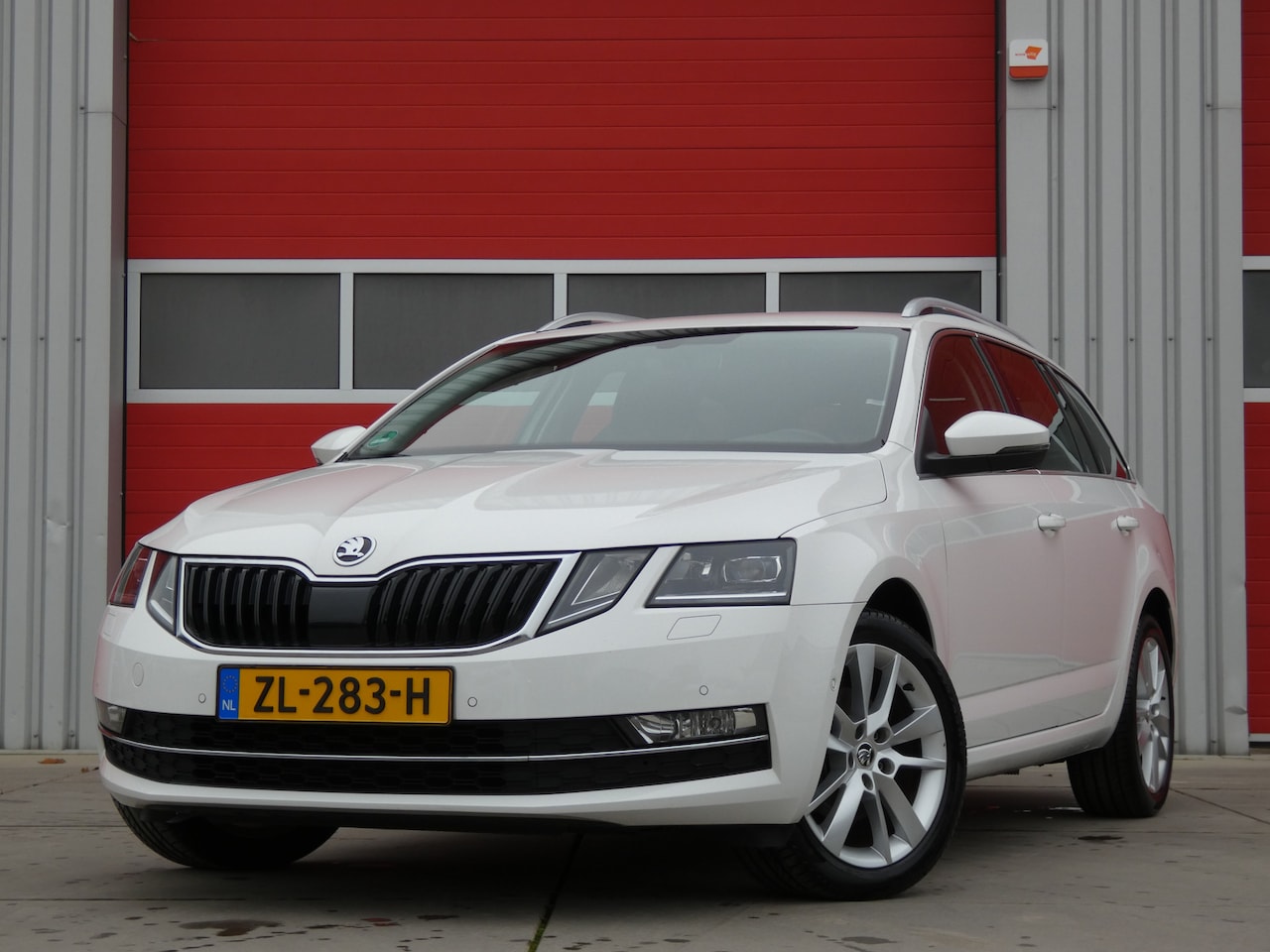 Skoda Octavia Combi - 1.5 TSI Greentech Style Business/ lage km/ zeer mooi/ automaat! - AutoWereld.nl