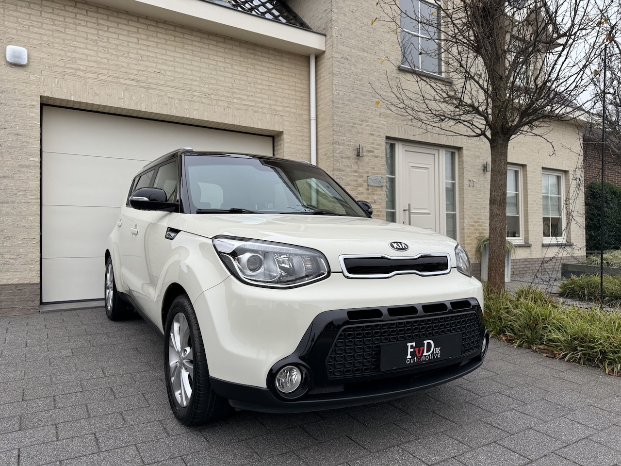 Kia Soul - 1.6 132pk X-clusive Navi Clima Carplay Led Camera DAB 17" Trekhaak DealerOnderhouden - AutoWereld.nl