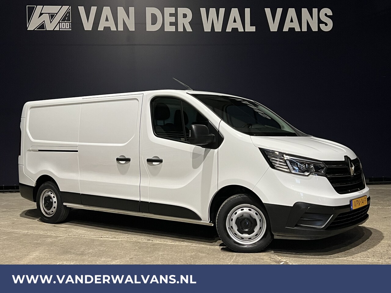 Renault Trafic - 2.0 dCi L2H1 Euro6 Airco | LED | Cruisecontrol | Trekhaak Parkeersensoren, Bijrijdersbank - AutoWereld.nl