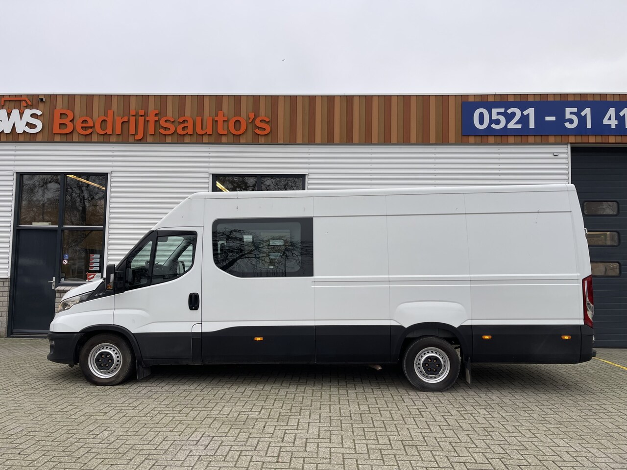 Iveco Daily - 35S16V 2.3 410 L4H2 DC 7 persoons / vaste prijs rijklaar € 29.950 ex btw / lease vanaf € 5 - AutoWereld.nl