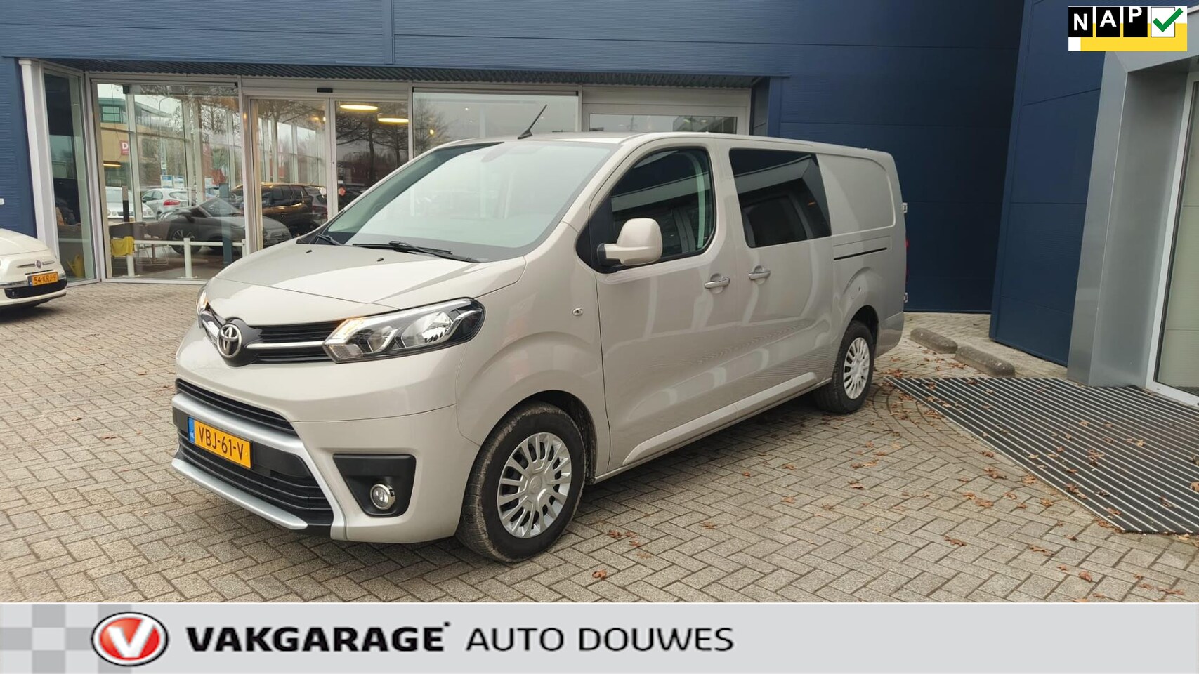 Toyota PROACE Long Worker - 2.0 D-4D Professional DC |NAP|Dubbele Cabine | 2x schuifdeur | Cruise | Trekhaak |Mirrorli - AutoWereld.nl