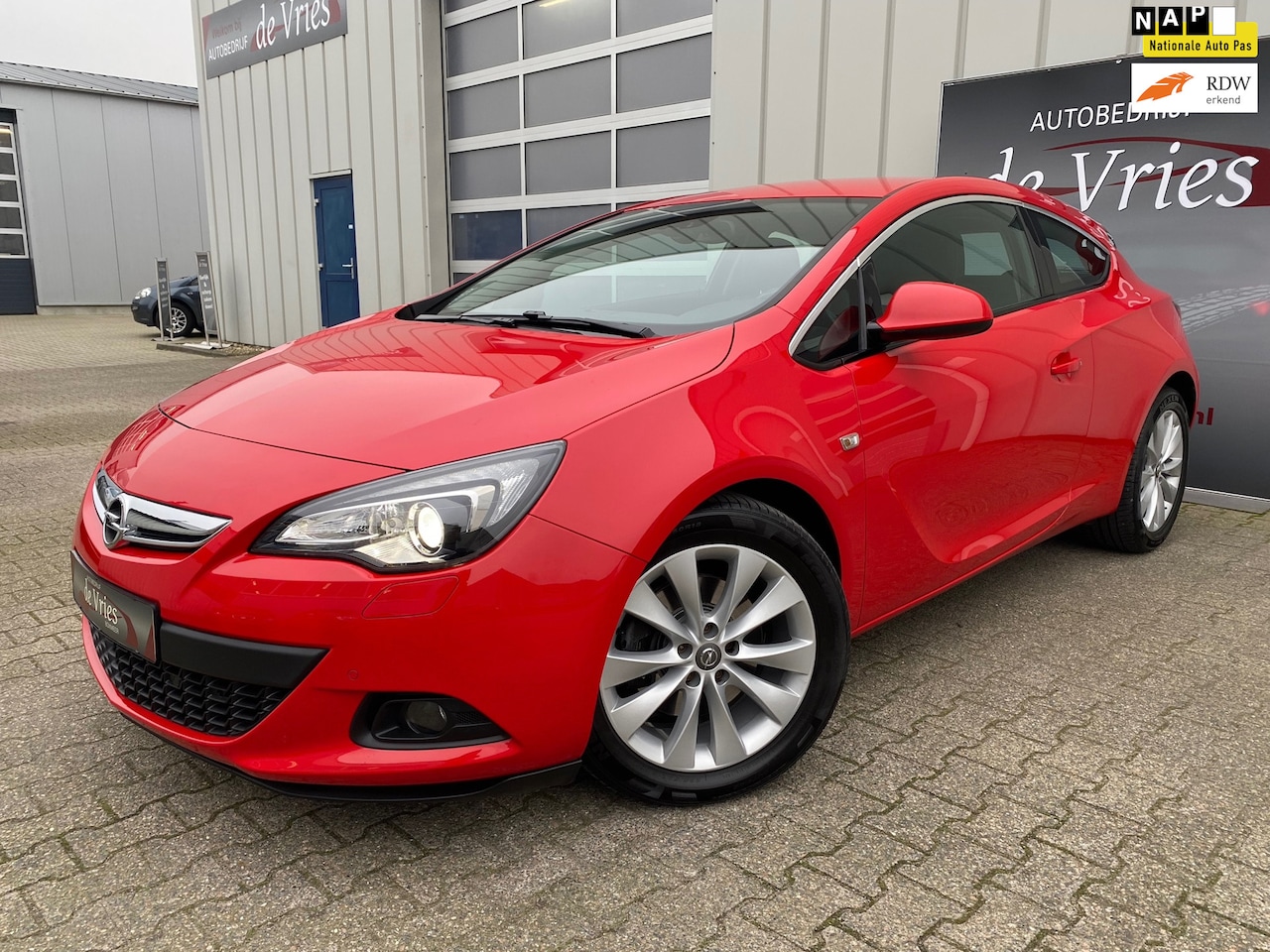 Opel Astra GTC - 1.4 Turbo Design Edition / Navi / Cruise / Clima / Stoel en stuurverw. / PDC / 18 Inch LMV - AutoWereld.nl