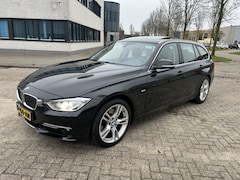 BMW 3-serie Touring - 328i High Executive PANO/LEER/NAVI/PDC