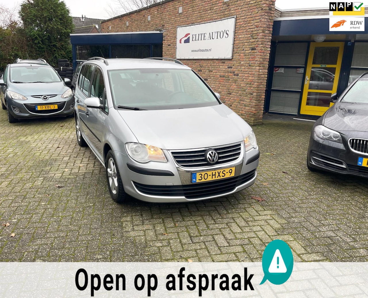 Volkswagen Touran - /zeer mooie Vw Touran/airco/lage km+nap/trekhaak/2e eigenaar/Apk 10-2025!! - AutoWereld.nl