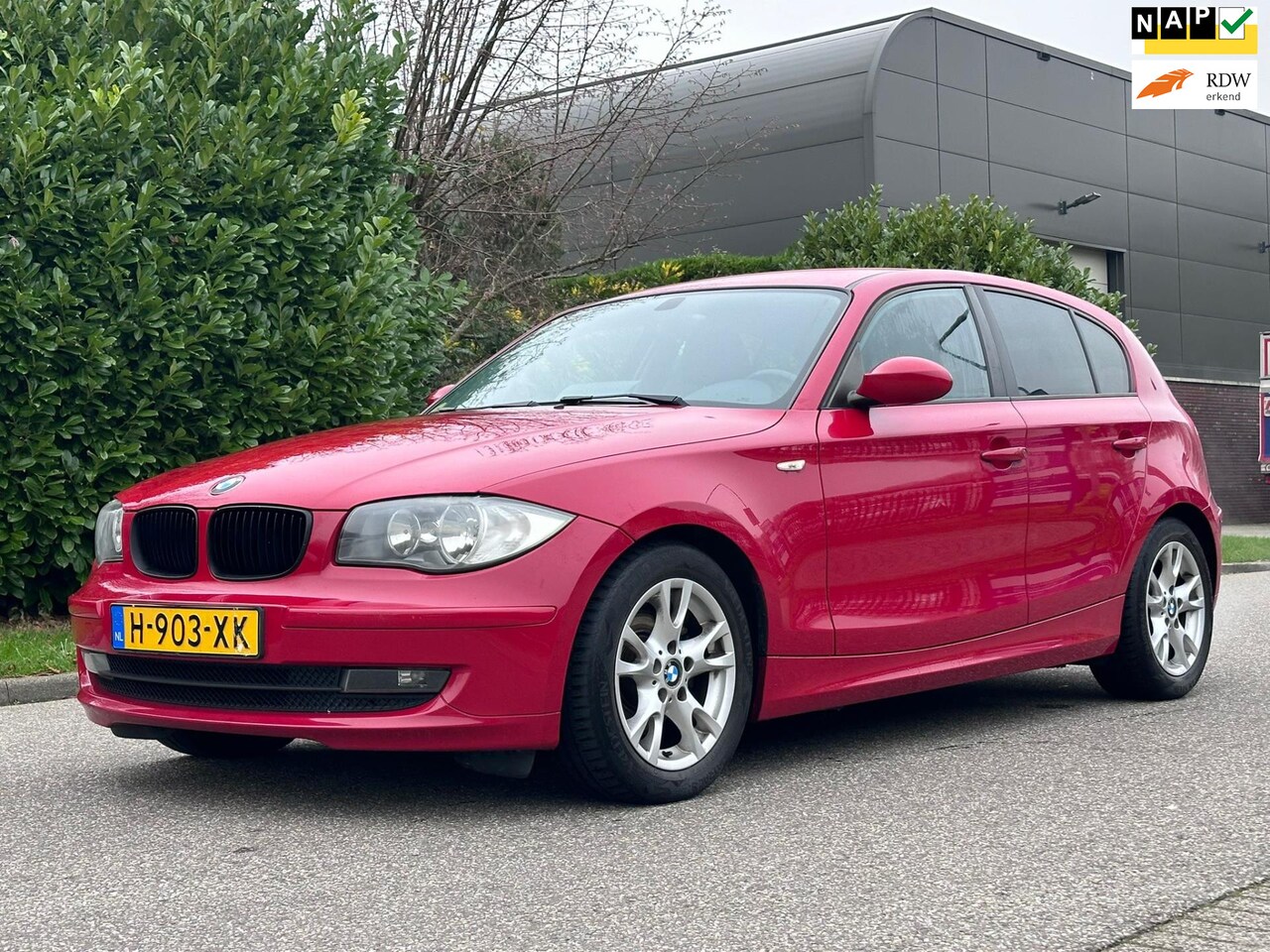 BMW 1-serie - 118i Automaat*Stoelverwarming*Airco*LM velgen*20-06-2025 APK* - AutoWereld.nl