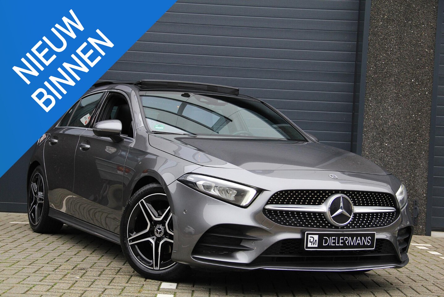 Mercedes-Benz A-klasse - 180 AMG Panorama dak | 10.25 inch display | Carplay | Bomvol! - AutoWereld.nl