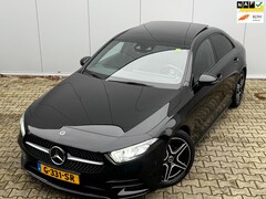 Mercedes-Benz A-klasse - A200 AMG PANORAMADAK ORIGINEEL NEDERLANDS NAP DEALERONDERHOUDEN STOELVERWARMING CARPLAY