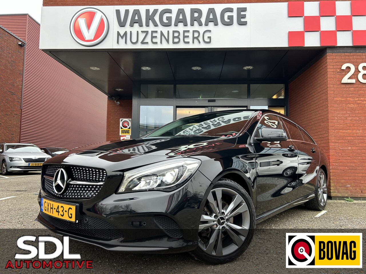 Mercedes-Benz CLA-klasse Shooting Brake - 180 Business Solution AMG // LED // HALF LEDER // NAVI // CLIMA // PDC// - AutoWereld.nl