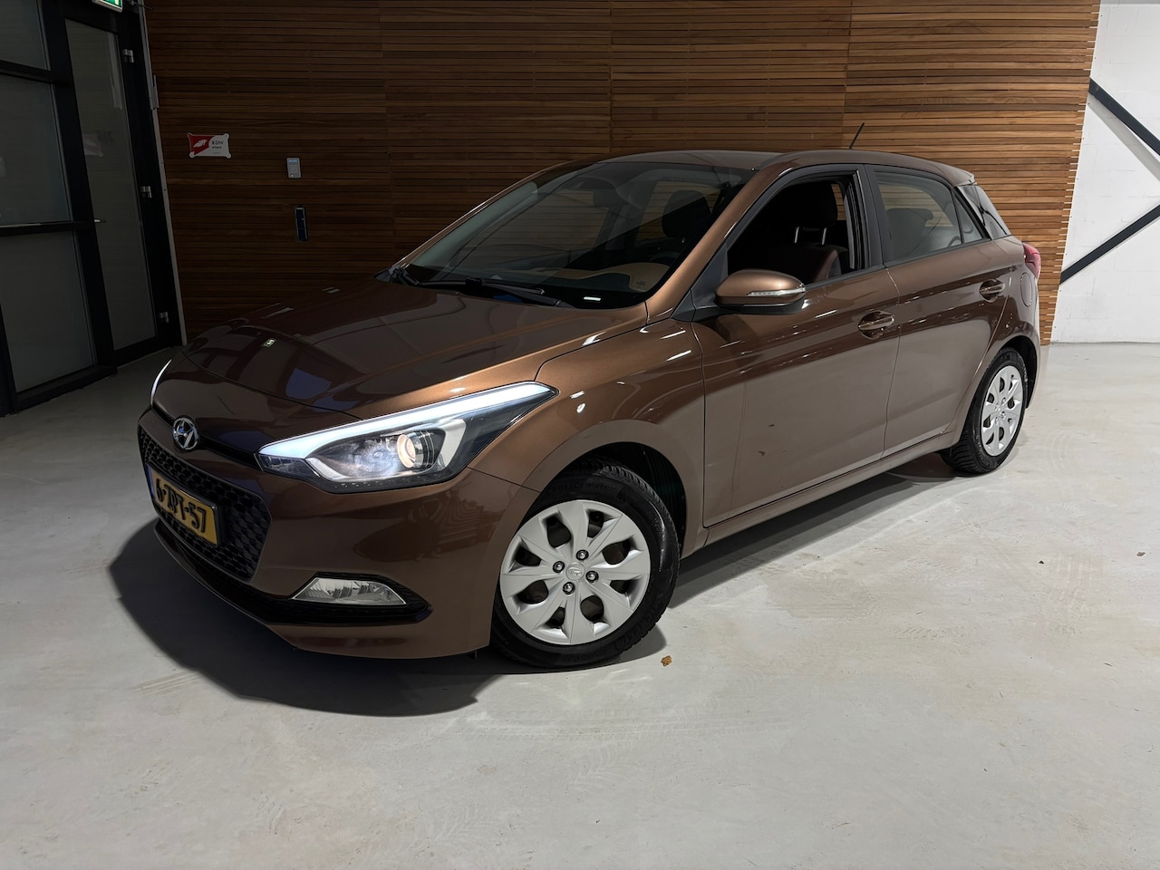 Hyundai i20 - 1.2 HP i-Motion | Comfort | PDC | Bluetooth | LED | Cruise | Lane Assist | Climatic | Isof - AutoWereld.nl