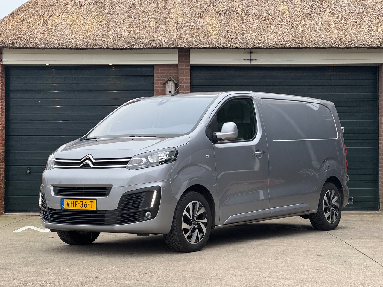 Citroën Jumpy - 2.0 BlueHDI 180 M Driver 180 PK, 1e eigenaar, zeer netjes, PDC, LED, Winterstand, Clima - AutoWereld.nl