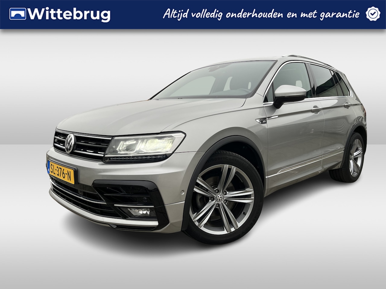 Volkswagen Tiguan - 1.4 TSI ACT Highline Business R Advance DSG Automaat Panoramadak / Trekhaak / Camera / Nav - AutoWereld.nl