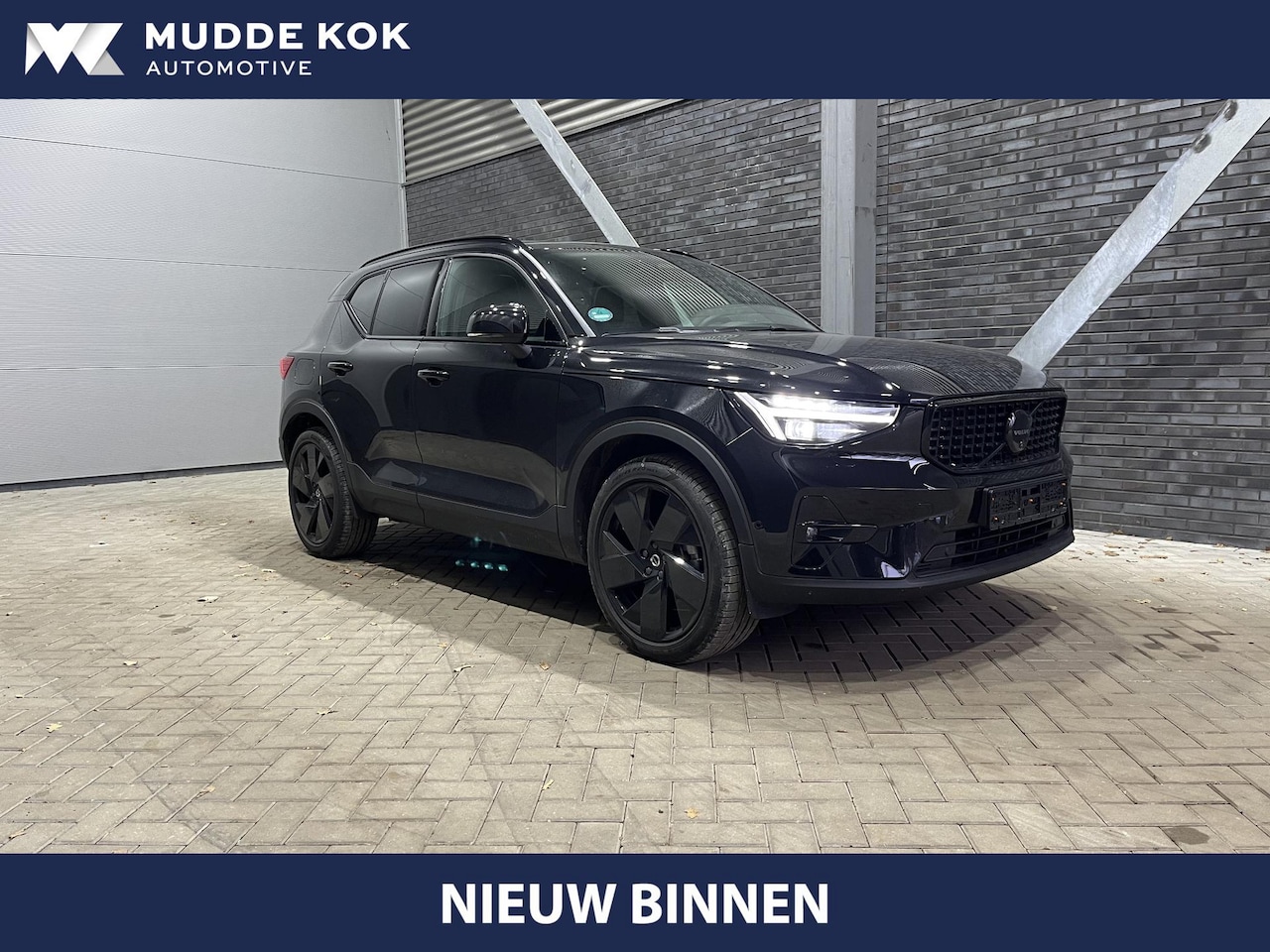 Volvo XC40 - B4 Ultra Black Edition | 360° Camera | Panoramadak | harman/kardon | Trekhaak | Stoel+Stuu - AutoWereld.nl