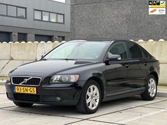 Volvo S40 - 1.8| Navigatie | Trekhaak | Leder stoelen | Bluethooth | Cruise Control