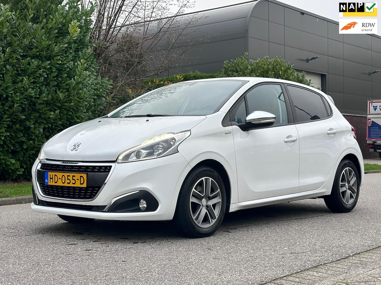 Peugeot 208 - 1.2 PureTech Urban Soul 5DR*Navigatie*Cruise*NAP*Airco*LM velgen*Dealer onderhouden*Nieuwe - AutoWereld.nl