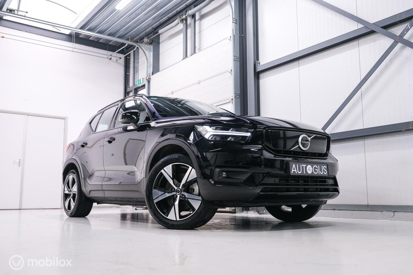 Volvo XC40 - Recharge P8 AWD R-Design | Trekhaak | CarPlay | LED | Stuurverwarming | - AutoWereld.nl