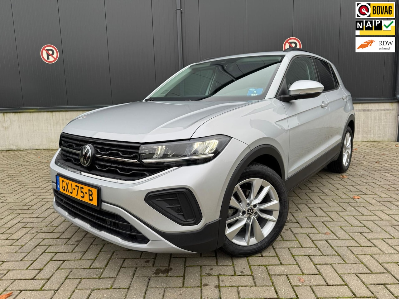 Volkswagen T-Cross - 1.0 TSI Life Edition / Automaat / Camera / Navi / trekhaak ! - AutoWereld.nl