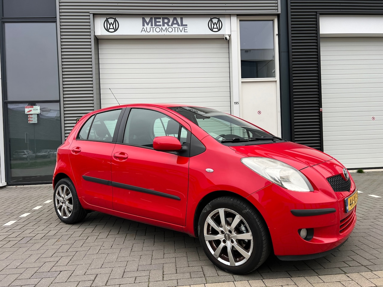 Toyota Yaris - 1.3 VVTi Luna 5DRS Airco NAP PDC LM APK - AutoWereld.nl