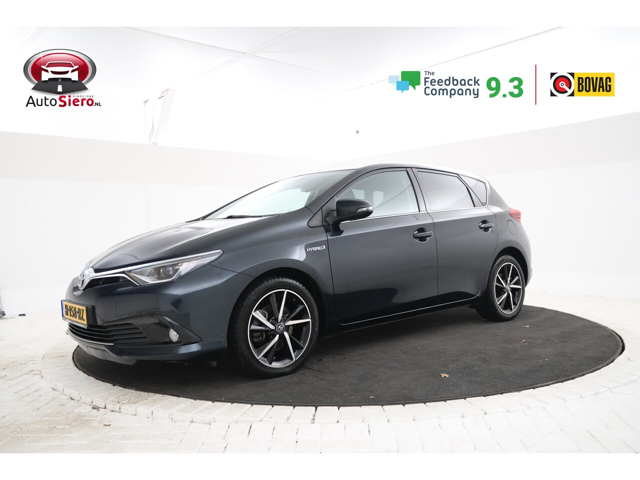 Toyota Auris - 1.8 Hybrid Volcano Edition Cruise Control, Trekhaak, Airco, Camera - AutoWereld.nl