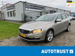 Volvo V60 - 2.4 D6 AWD Plug-In Hybrid Momentum AUTOMAAT|NAVI|LEER|STOELVW|TREKHAAK