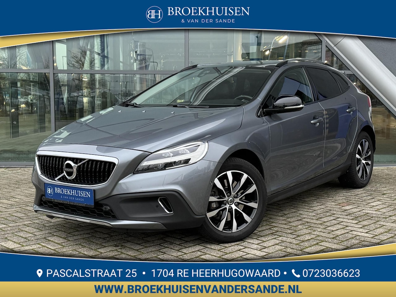 Volvo V40 Cross Country - 1.5 T3 Polar+ Luxury Panoramadak / Camera / Trekhaak / Harman/Kardon - AutoWereld.nl