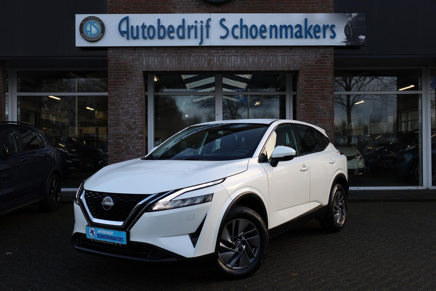 Nissan Qashqai - 1.3 MHEV Xtronic 360CAMERA RUIT/STUUR/STOELVERWARMING DODEHOEK DAB CARPLAY GSM-LADER 17"LM - AutoWereld.nl