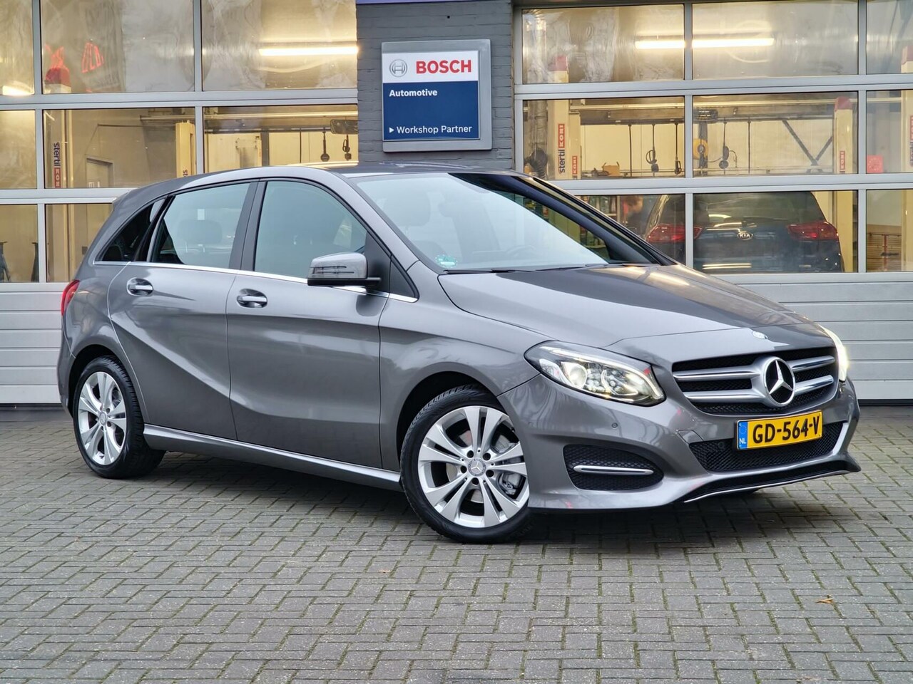 Mercedes-Benz B-klasse - 180 Ambition|Automaat|Xenon|Trekhaak|PDC|Navi|Cruise|Airco| - AutoWereld.nl