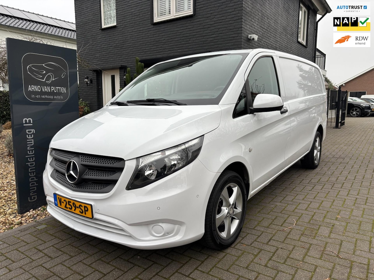 Mercedes-Benz Vito - 111 CDI Lang / Airco / Camera / PDC / Cruise - AutoWereld.nl