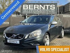 Volvo V60 - T4 R-Design|Trekhaak|Stoelverarming|Bluetooth|Parkeercamera