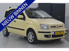 Fiat Panda - 1.2 Emotion // AUTOMAAT // CLIMATE COTROLE // PARKEERSENSOREN // PANORAMADAK //