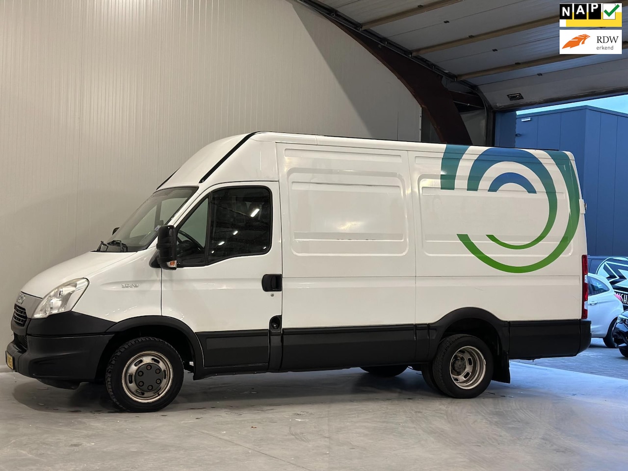 Iveco Daily - 35C13V 330 H2 dealer onderhouden - AutoWereld.nl