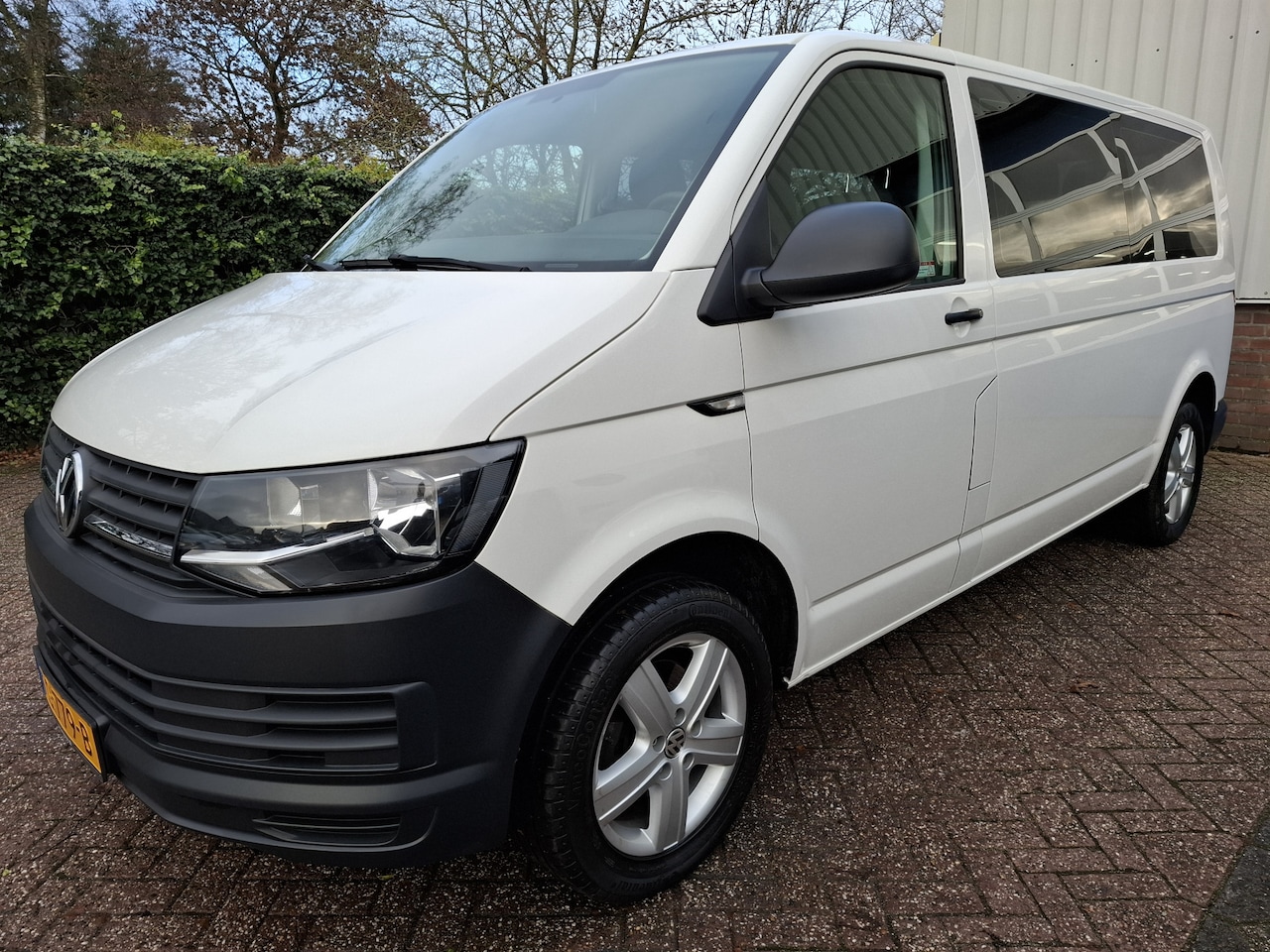 Volkswagen Transporter - T6 2.0TSI 22495.- INCLUSIEF BTW 9-PERSOONS BENZINE 150PK - AutoWereld.nl