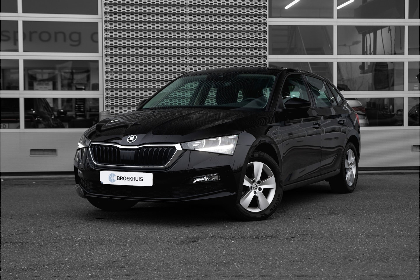 Skoda Scala - 1.0 TSI 110 pk Ambition | Navi by app | Dab | Airco - AutoWereld.nl