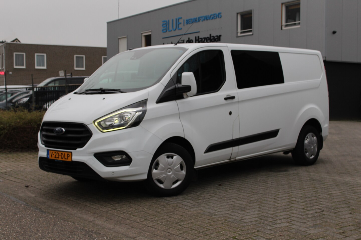 Ford Transit Custom - 320 2.0 TDCI 130PK Euro6 Automaat L2 Trend DC ✓ dubbele cabine 6 persoons ✓ Sortimo inrich - AutoWereld.nl