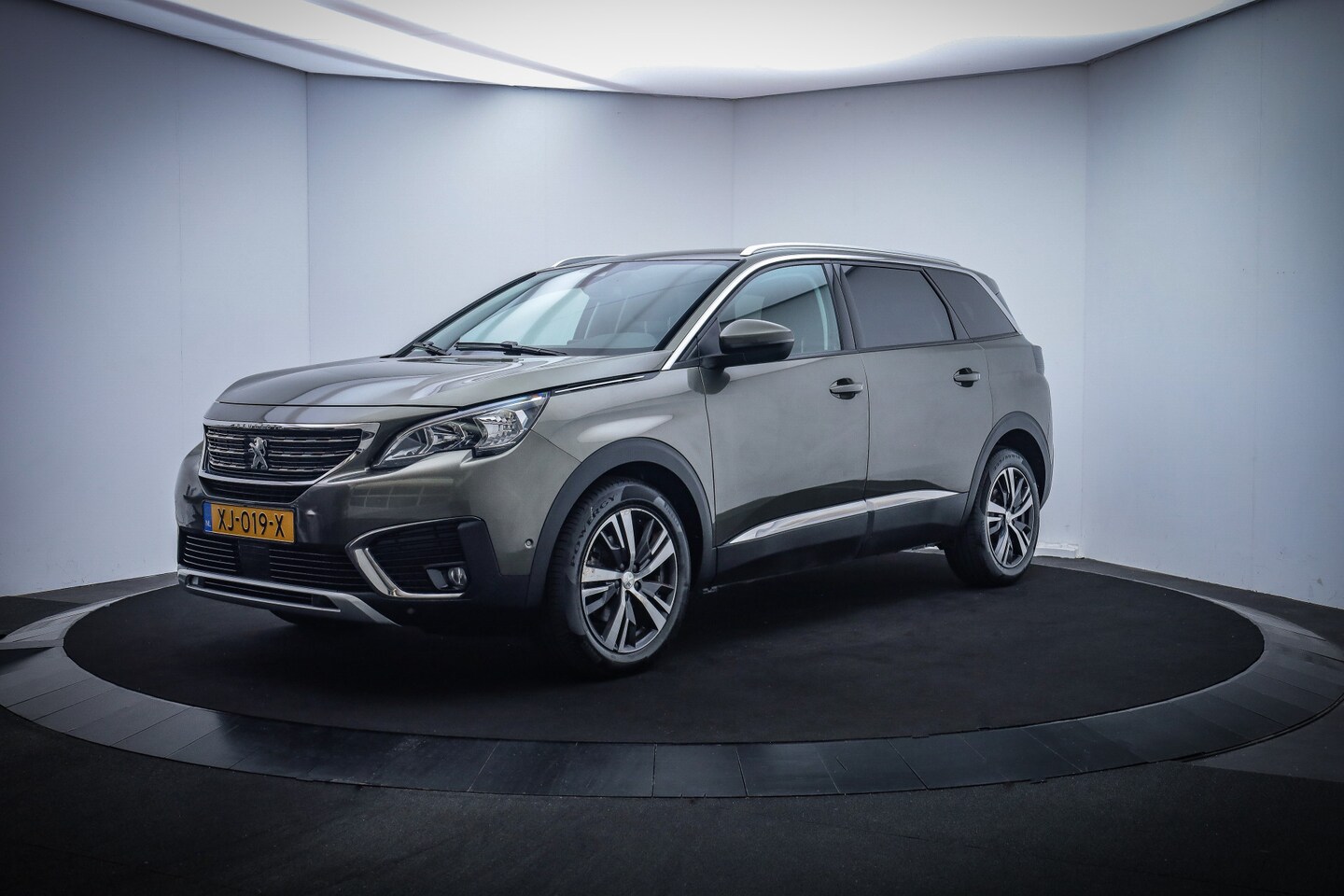 Peugeot 5008 - 1.2T Allure 7p 360 CAM/CARPLAY/NAVI/CLIMA/CRUISE/PDC V+A/LMV 18'' - AutoWereld.nl