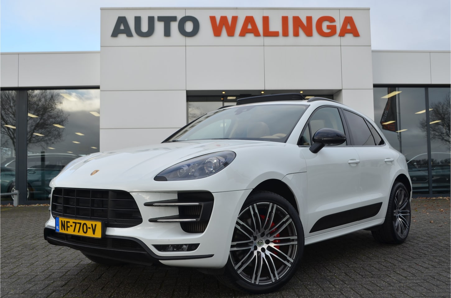 Porsche Macan - 3.6 Turbo Pano | Memory stoelen | Bose | Dealeronderhouden | Alcantara hemel | Luchtvering - AutoWereld.nl