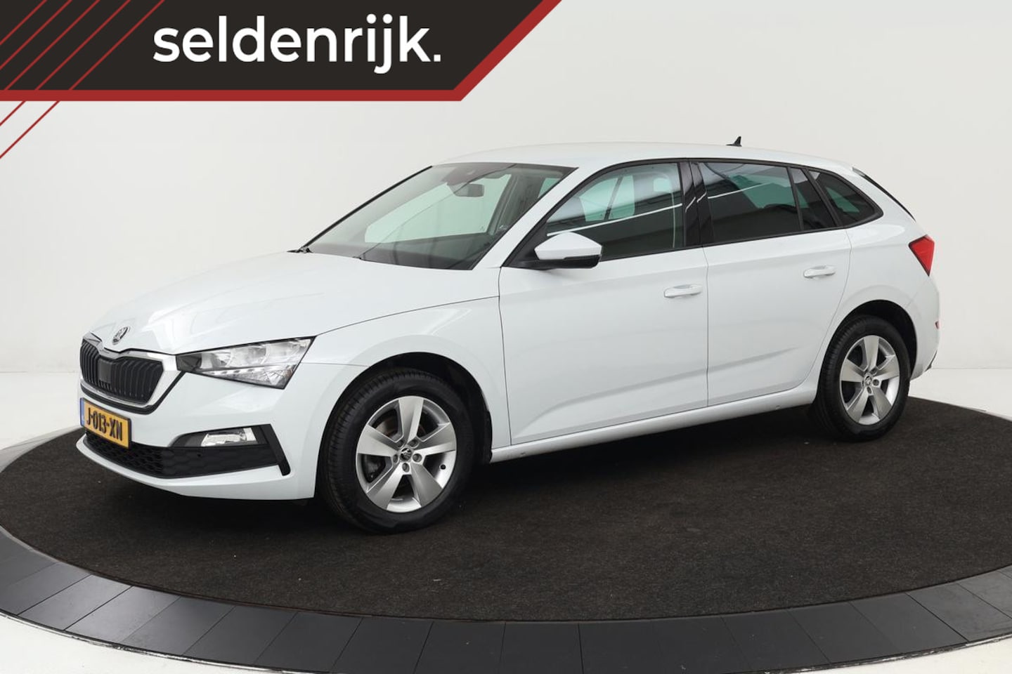 Skoda Scala - 1.0 TSI Ambition | Carplay | Climate control | Full LED | DAB | Cruise control | PDC | Blu - AutoWereld.nl