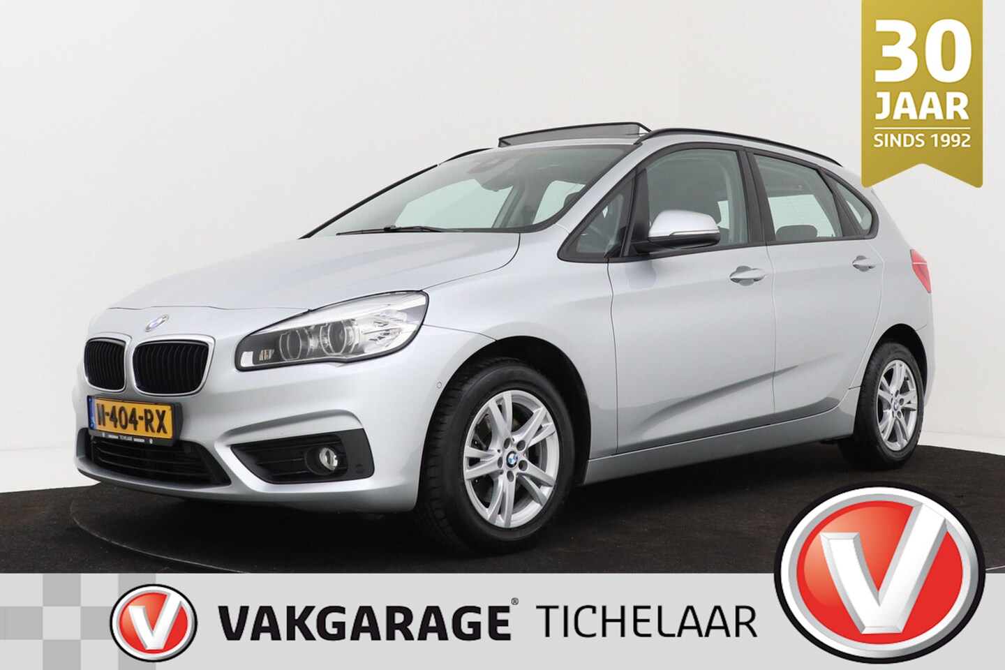 BMW 2-serie Active Tourer - 218i Executive | Panoramadak | LED | Dealer Ond. | Stoelverwarming | Navigatie | - AutoWereld.nl