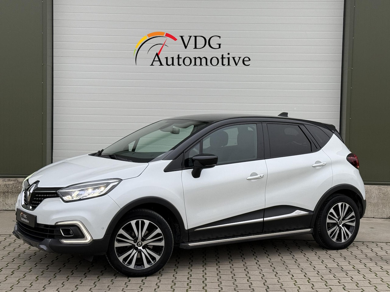 Renault Captur - 1.2 TCe Initiale Paris Uniek! Clima /Vol Leder / Navi / Camera / Side bar - AutoWereld.nl