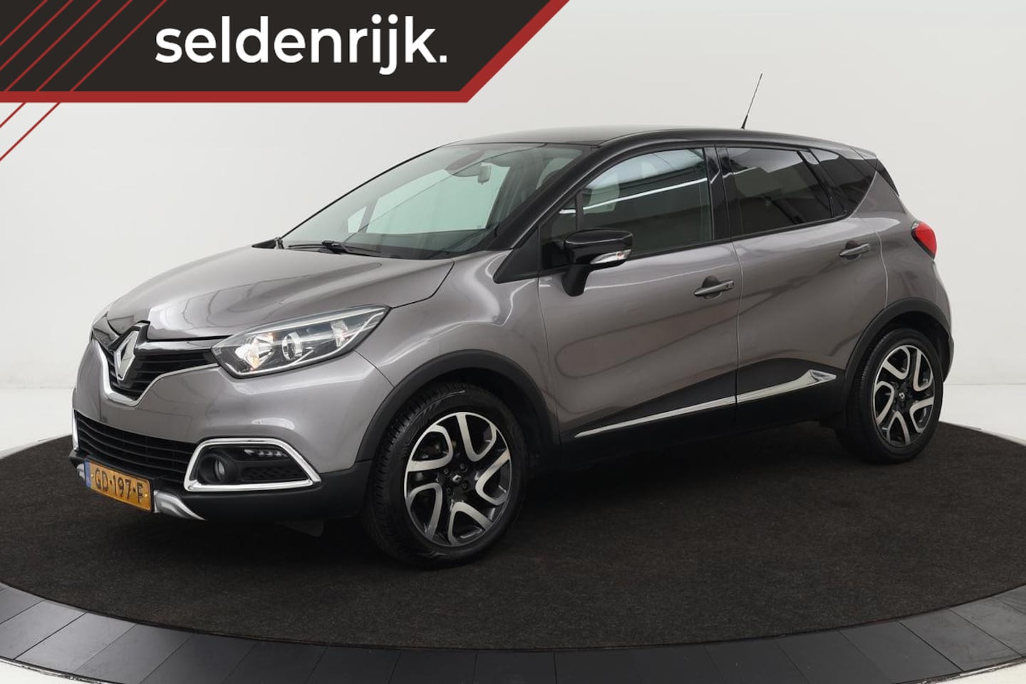 Renault Captur - 0.9 TCe Helly Hansen | 1e eigenaar | Trekhaak | Camera | Extended Grip | Navigatie | Clima - AutoWereld.nl