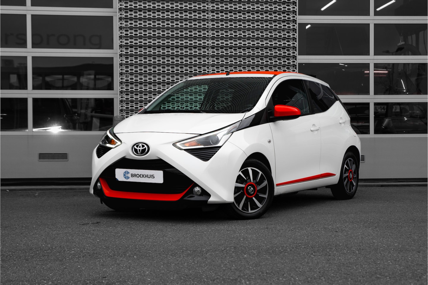 Toyota Aygo - 1.0 VVT-i x-cite 1.0 VVT-i x-cite - AutoWereld.nl