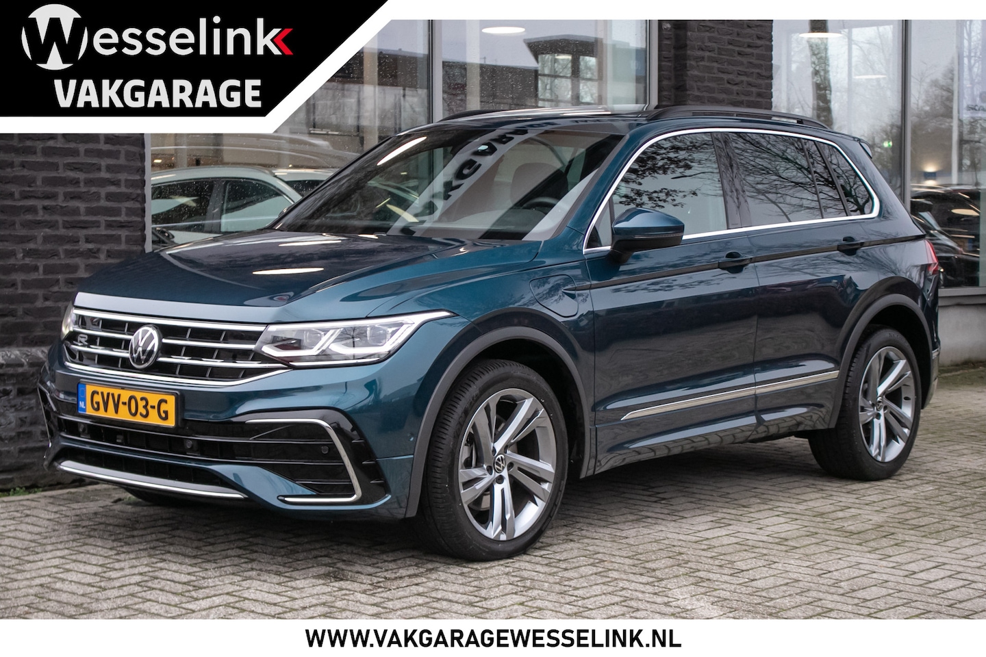 Volkswagen Tiguan - 1.4 TSI eHybrid R-Line Business+ - All-in rijklrprs | Navi | Panodak | Camera - AutoWereld.nl