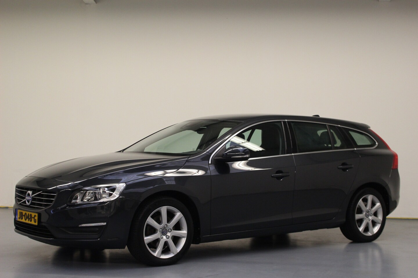 Volvo V60 - 2.0 T3 Momentum | Rijklaarprijs | - AutoWereld.nl