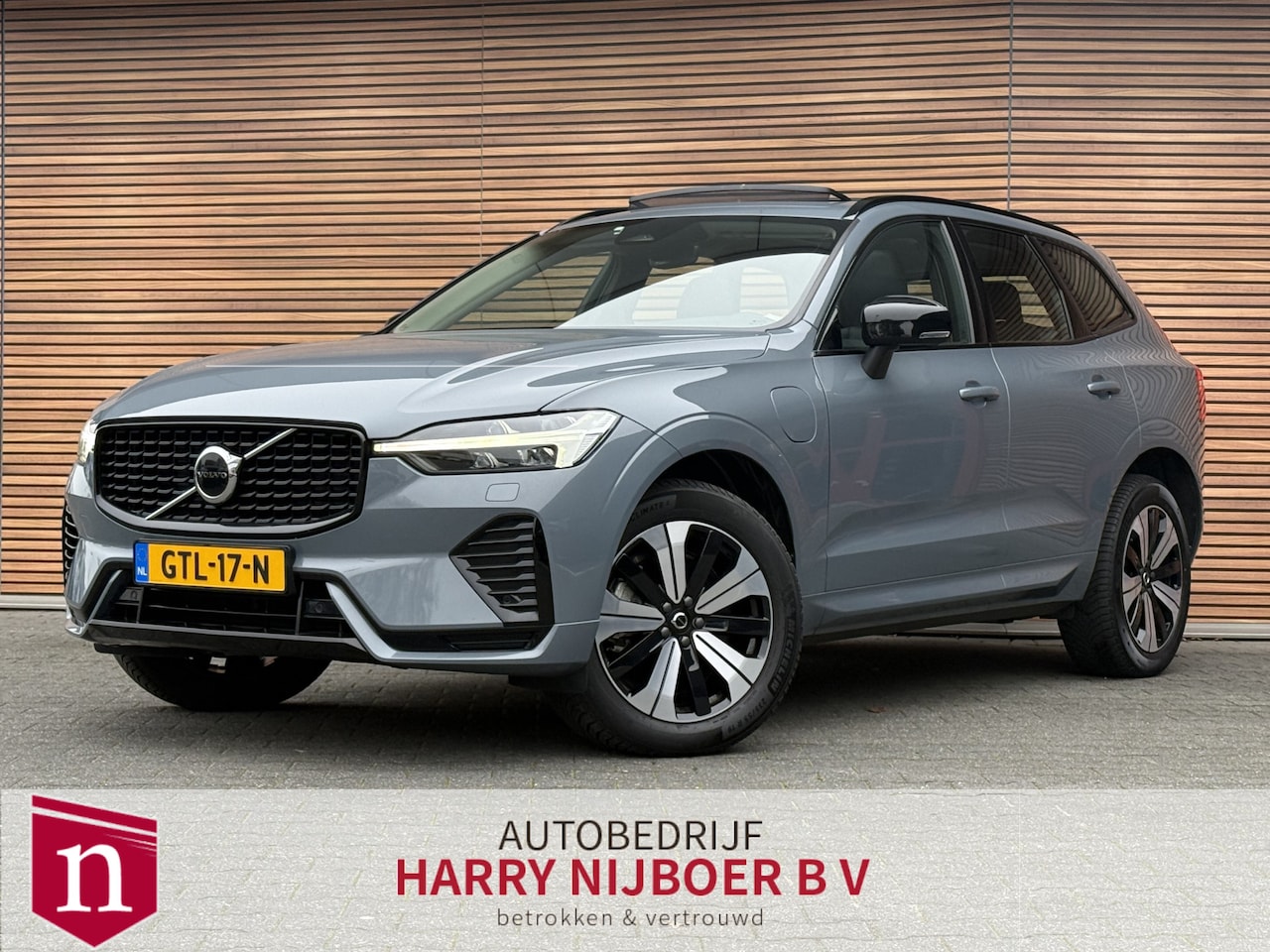 Volvo XC60 - 2.0 T6 Plug-in hybrid AWD Plus Dark Panodak / Winterpack / Leer / Carplay enz enz - AutoWereld.nl