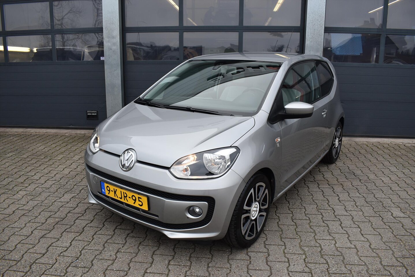 Volkswagen Up! - 1.0 BMT high up! 1.0 75pk 3-drs BMT High up! - AutoWereld.nl